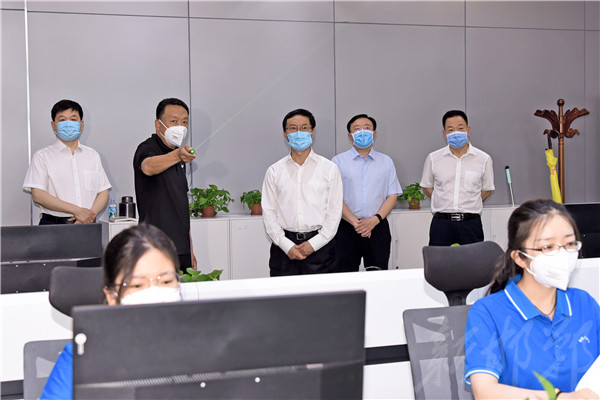 张维亮到东污水处理厂和铁西水厂调研