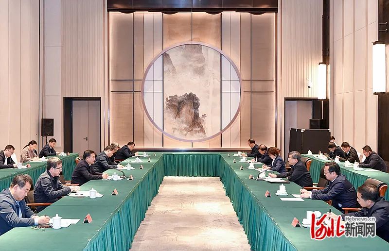 倪岳峰与住房和城乡建设部党组书记、部长倪虹举行工作座谈