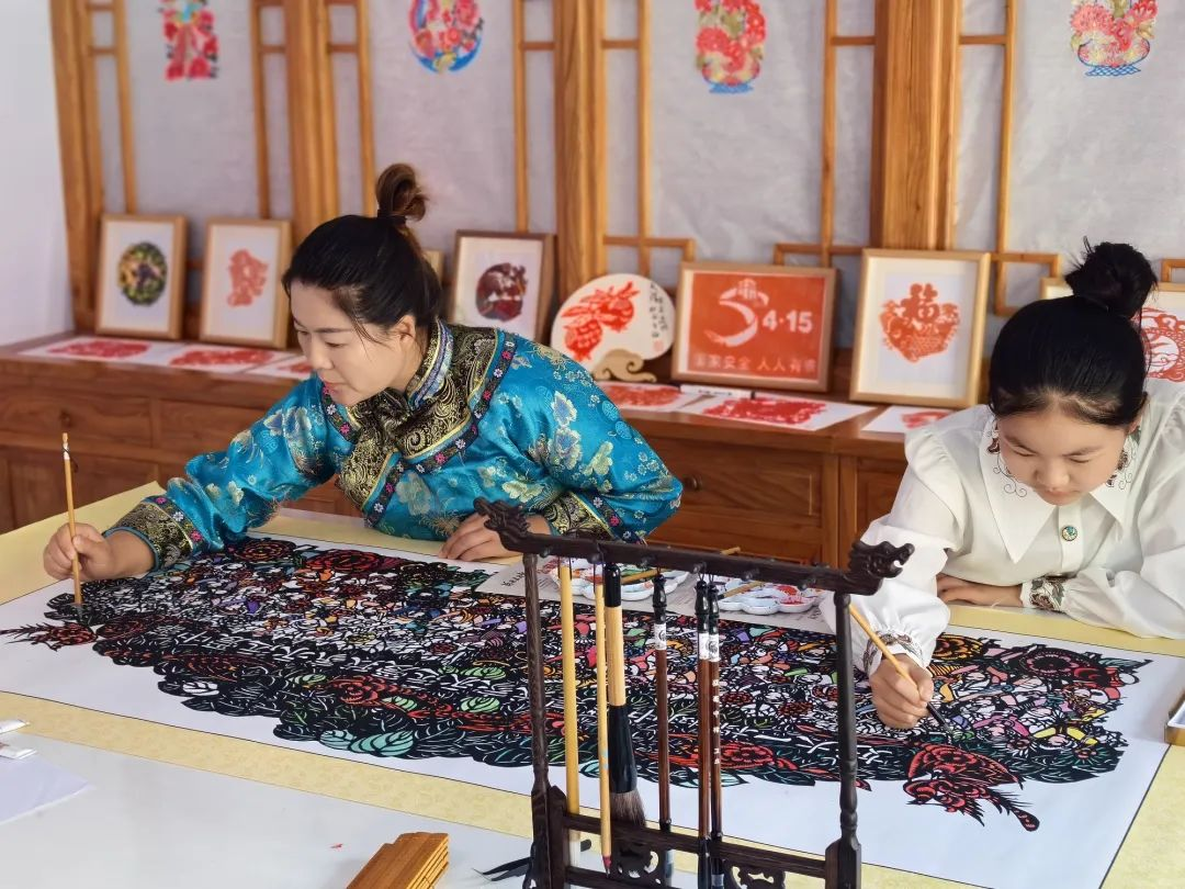 河北丰宁：非遗产品亮相