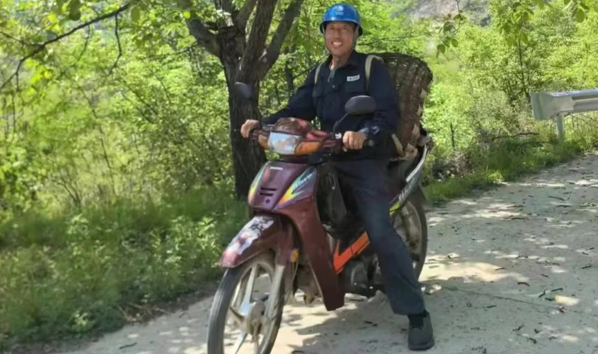 “货郎电工”邢海明：35年无偿帮乡亲捎东西用坏16个背篓