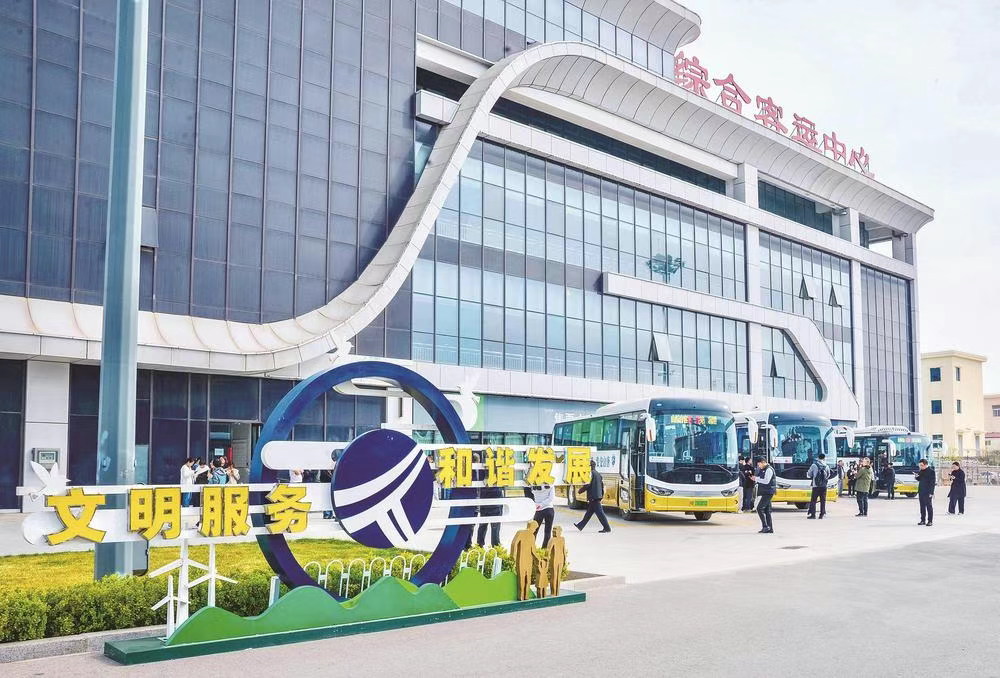 唐山：15条城乡公交“连心桥”昨起试运行