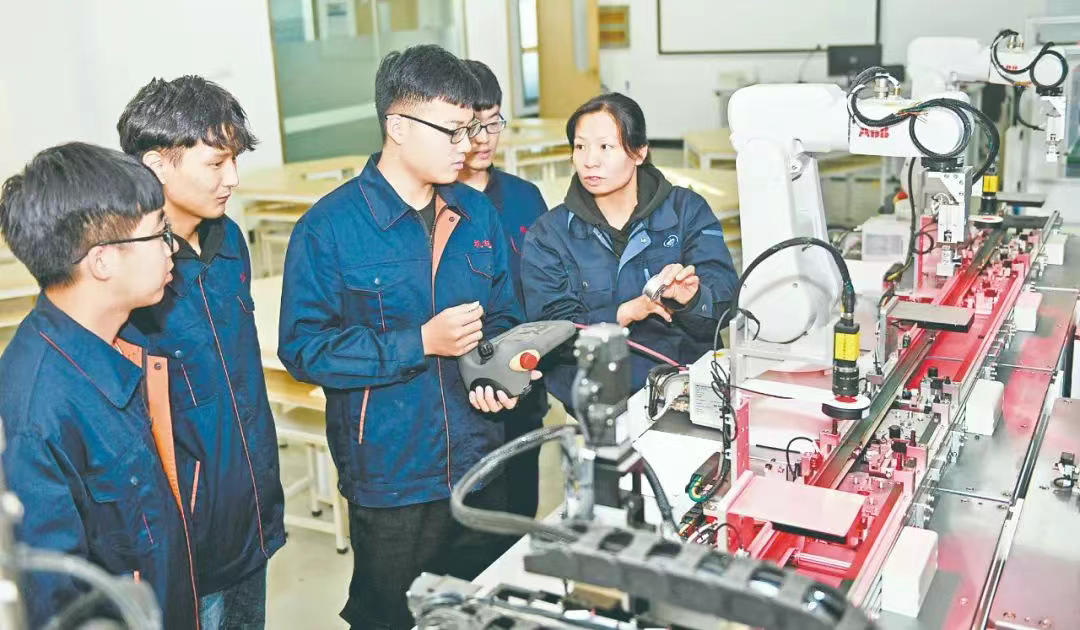 秦皇岛“三位一体”构建职业教育产教协同新范式