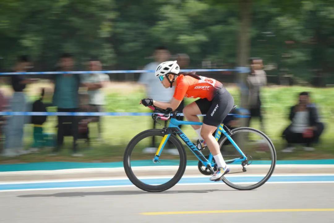 河北省青少年公路自行车冠军赛在内丘开赛