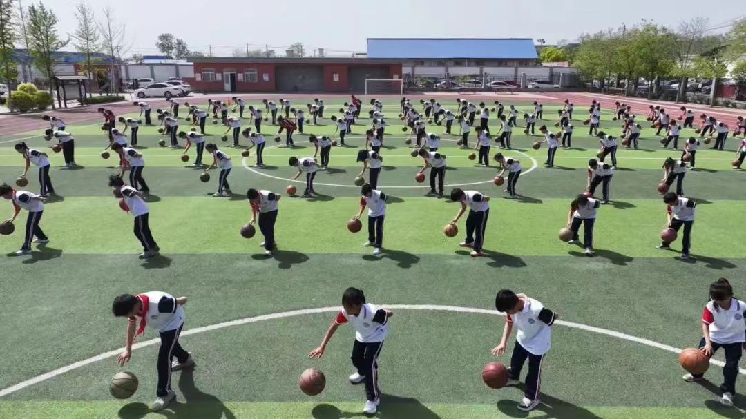 看！这个学校如何用体育“卷”出健康娃！