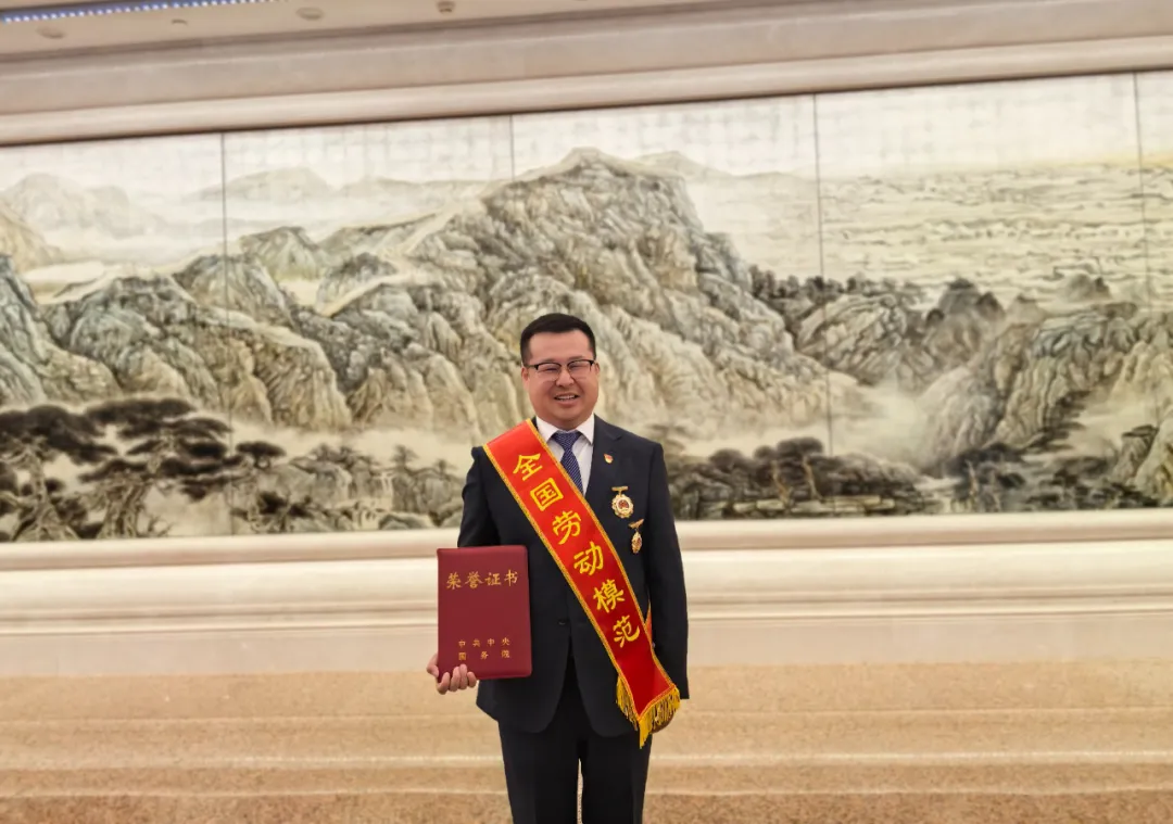 邱县马建波：五千亩沙地上的甜蜜事业