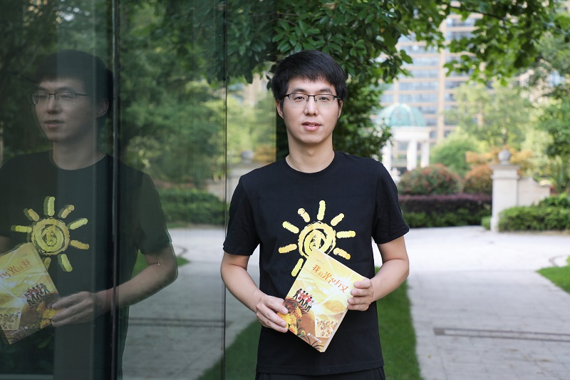 儿童文学《我们光芒万丈》出版 作家陈伟军鼓励孩子成为“太阳”