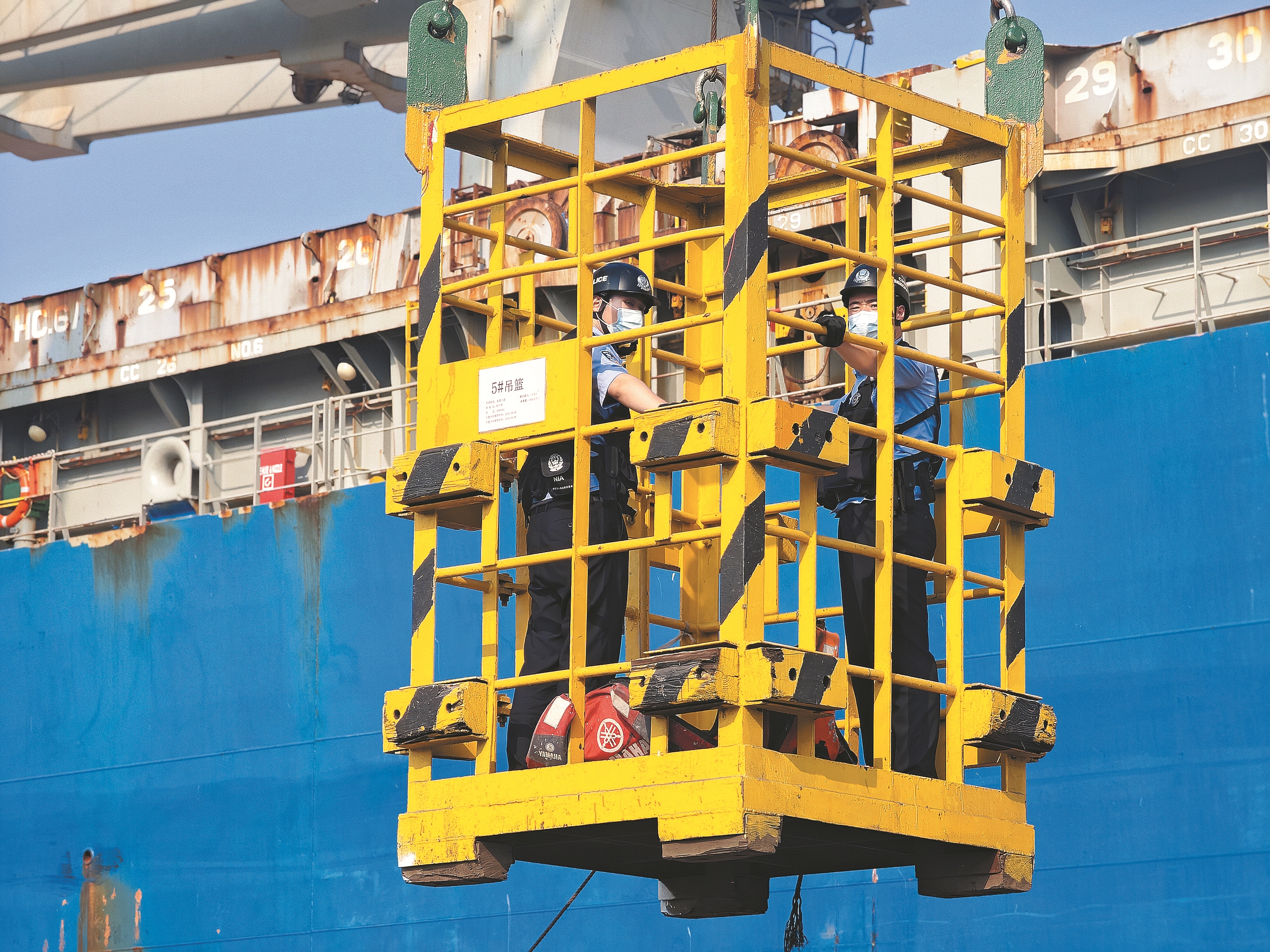 把企业的事当自己的事办丨一船一策 一次办妥——秦皇岛边检创新举措畅通企业“通关路”