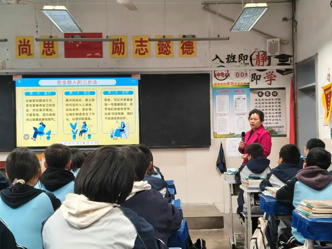 望都县关工委开展“法治进校园”宣讲活动